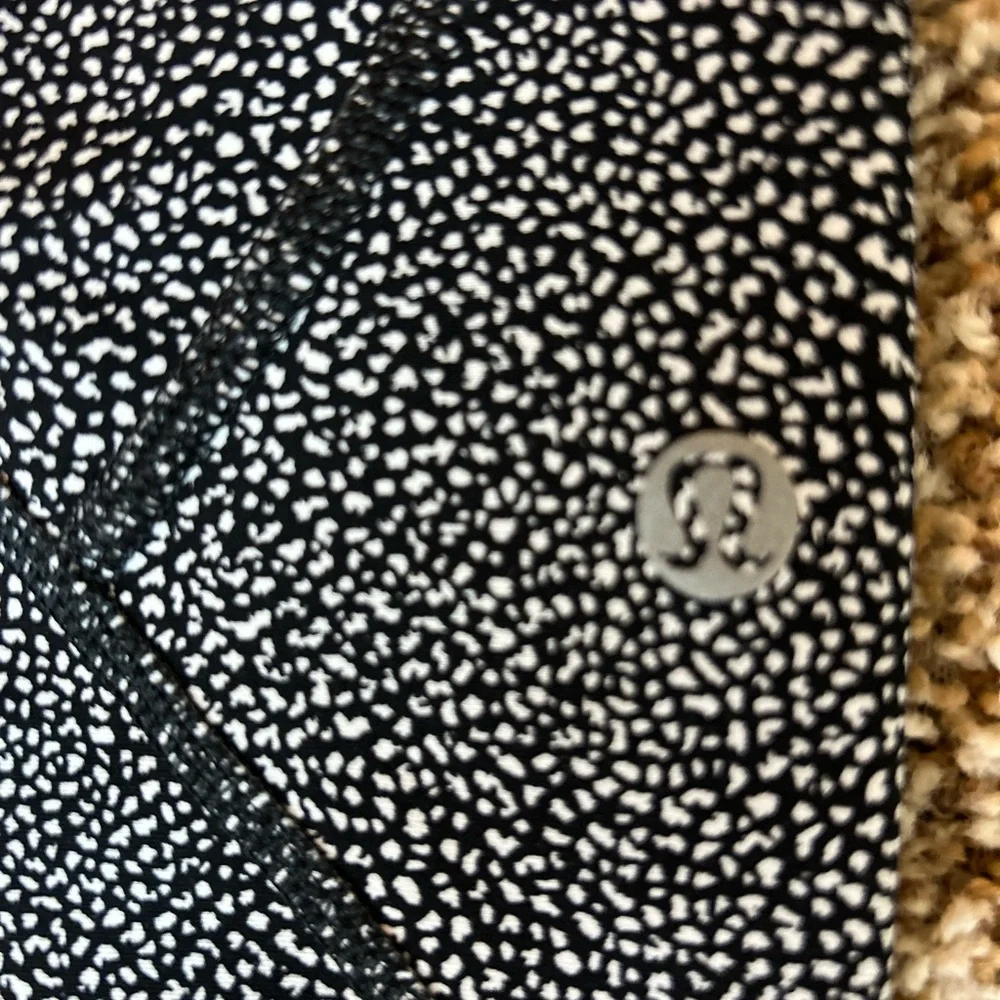 Lululemon Tight Stuff Tight II 25” Reflective Scallop Alpine White/Black Sz 4 - Picture 5 of 15